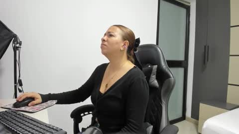 Snapshot of alma_fenix chatting on September 25, 2025, 12:20 pm ALMA FENIX online show from September 25, 2025, 12:20 pm