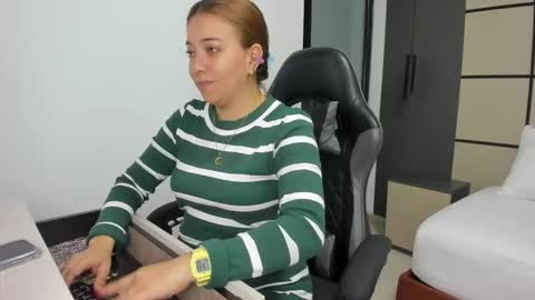 Snapshot of alma_fenix chatting on September 27, 2025, 12:32 pm ALMA FENIX online show from September 27, 2025, 12:32 pm