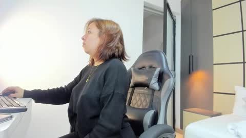 Snapshot of alma_fenix chatting on September 29, 2025, 12:21 pm ALMA FENIX online show from September 29, 2025, 12:21 pm