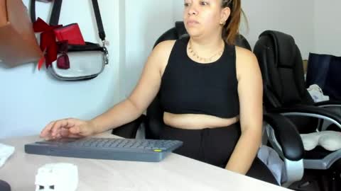 ALMA FENIX  online show from April 24, 2026, 11:34 am
