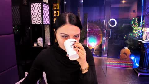 Snapshot of alma_pearl chatting on February 6, 2025, 7:24 am Alma online show from February 6, 2025, 7:24 am