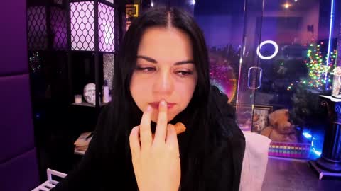 Snapshot of alma_pearl chatting on November 8, 2025, 8:47 am Alma online show from November 8, 2025, 8:47 am