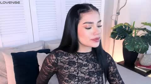 Mia online show from April 25, 2026, 1:41 pm