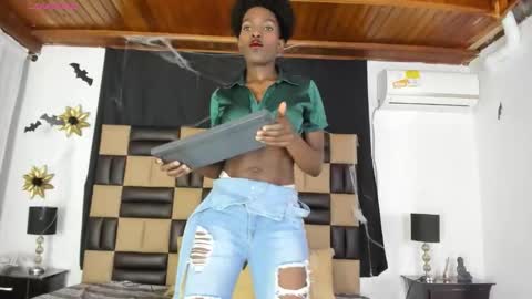 Snapshot of almasaennz chatting on November 3, 2025, 7:15 pm online show from November 3, 2025, 7:15 pm