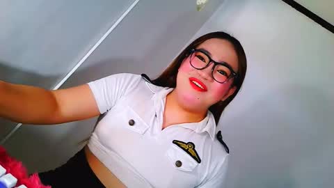 Snapshot of almirablont13 chatting on November 21, 2025, 12:43 am Almira online show from November 21, 2025, 12:43 am