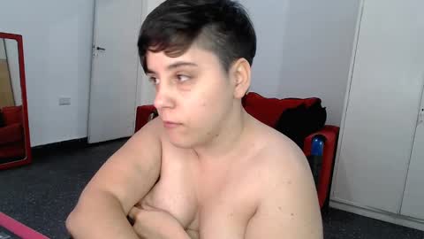 Snapshot of almondonwheels chatting on December 5, 2024, 11:18 pm Almond online show from December 5, 2024, 11:18 pm