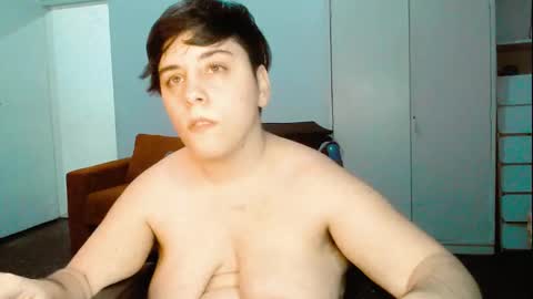 Snapshot of almondonwheels chatting on January 11, 2025, 12:22 am Almond online show from January 11, 2025, 12:22 am