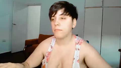 Snapshot of almondonwheels chatting on January 20, 2025, 10:37 pm Almond online show from January 20, 2025, 10:37 pm