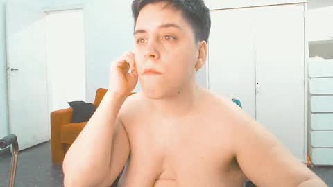 Snapshot of almondonwheels chatting on March 3, 2025, 2:47 am Almond online show from March 3, 2025, 2:47 am