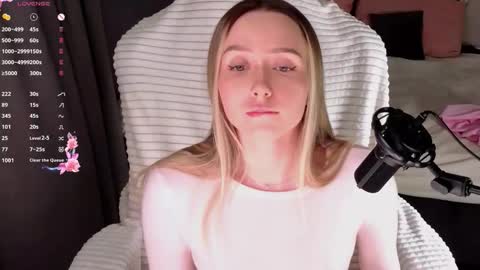 Lia online show from February 15, 2026, 7:51 am