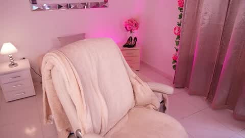 Snapshot of alondrraparrow chatting on February 18, 2025, 8:03 pm Alondra online show from February 18, 2025, 8:03 pm