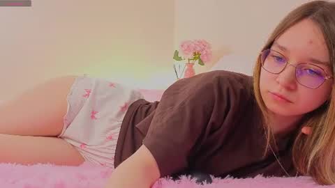 Snapshot of aloreanna chatting on June 12, 2026, 5:01 pm Alorenna online show from June 12, 2026, 5:01 pm