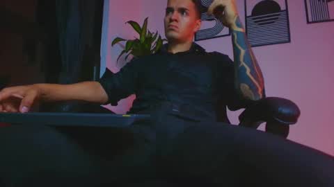 alpha_dominus_ online show from May 19, 2026, 4:08 am
