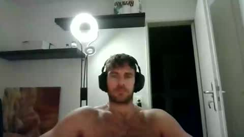 Snapshot of alphah_hunk chatting on November 19, 2025, 9:37 pm alphah_hunk online show from November 19, 2025, 9:37 pm