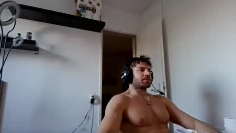 Snapshot of alphah_hunk chatting on December 18, 2025, 1:28 pm alphah_hunk online show from December 18, 2025, 1:28 pm