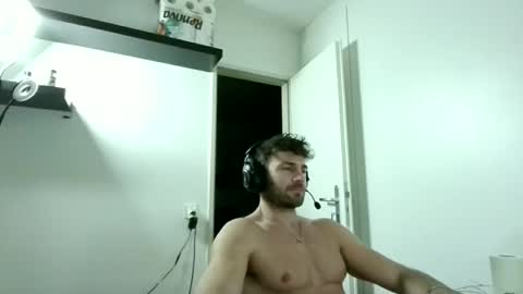 Snapshot of alphah_hunk chatting on December 19, 2025, 7:10 pm alphah_hunk online show from December 19, 2025, 7:10 pm