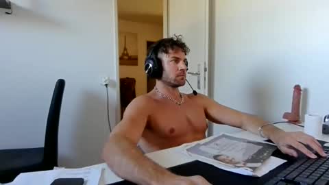 alphah_hunk online show from April 8, 2026, 1:33 pm
