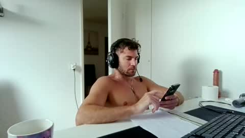 alphah_hunk online show from April 14, 2026, 12:22 pm