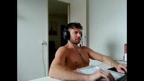 alphah_hunk online show from April 15, 2026, 12:23 pm