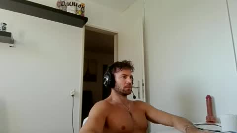 alphah_hunk online show from April 16, 2026, 8:48 am