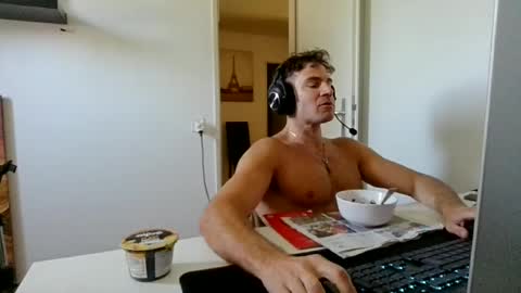 Snapshot of alphah_hunk chatting on June 15, 2026, 10:28 am alphah_hunk online show from June 15, 2026, 10:28 am