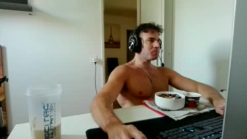Snapshot of alphah_hunk chatting on June 16, 2026, 10:18 am alphah_hunk online show from June 16, 2026, 10:18 am