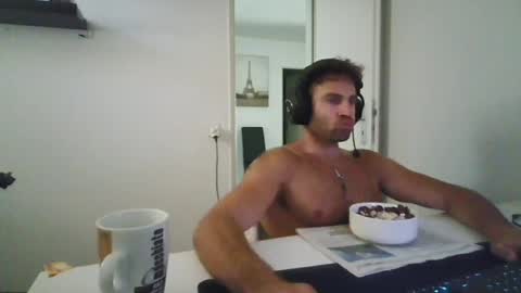 Snapshot of alphah_hunk chatting on June 24, 2026, 10:14 am alphah_hunk online show from June 24, 2026, 10:14 am