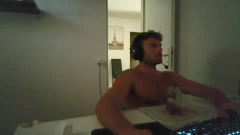 Snapshot of alphah_hunk chatting on June 25, 2026, 1:04 pm alphah_hunk online show from June 25, 2026, 1:04 pm