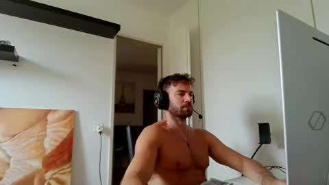 Snapshot of alphah_hunk chatting on July 19, 2026, 9:35 am alphah_hunk online show from July 19, 2026, 9:35 am