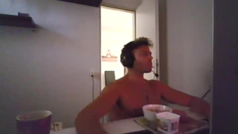 Snapshot of alphah_hunk chatting on August 2, 2026, 2:15 pm alphah_hunk online show from August 2, 2026, 2:15 pm
