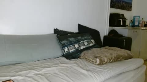 alphahung23 online show from December 17, 2025, 6:19 am