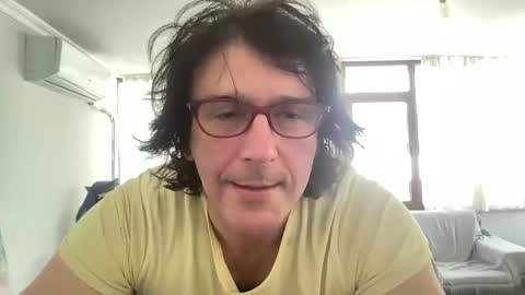 Snapshot of alphandre chatting on February 4, 2025, 10:10 am AlphAndre online show from February 4, 2025, 10:10 am