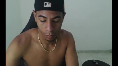 alphas_latins online show from April 6, 2026, 7:26 pm