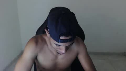 alphas_latins online show from April 26, 2026, 9:45 pm