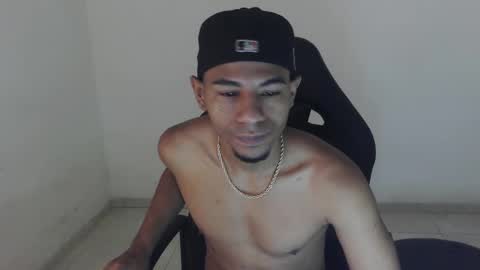 alphas_latins online show from May 2, 2026, 6:02 pm