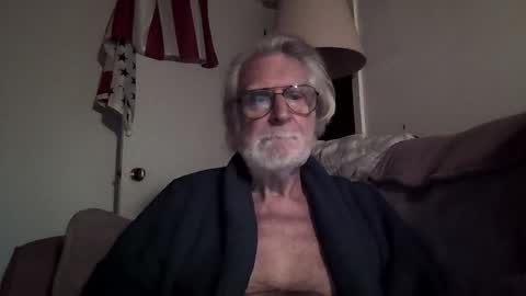 Snapshot of alphauniform chatting on January 7, 2025, 12:52 pm AlphaUniform online show from January 7, 2025, 12:52 pm