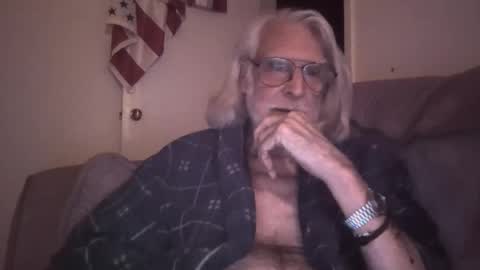 Snapshot of alphauniform chatting on April 1, 2026, 3:40 am AlphaUniform online show from April 1, 2026, 3:40 am
