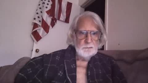 Snapshot of alphauniform chatting on April 15, 2026, 1:51 pm AlphaUniform online show from April 15, 2026, 1:51 pm
