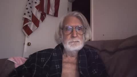 Snapshot of alphauniform chatting on April 19, 2026, 8:44 pm AlphaUniform online show from April 19, 2026, 8:44 pm