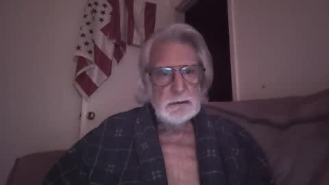 Snapshot of alphauniform chatting on April 20, 2026, 10:29 am AlphaUniform online show from April 20, 2026, 10:29 am