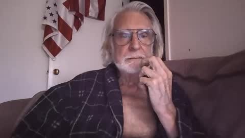 Snapshot of alphauniform chatting on April 25, 2026, 5:43 pm AlphaUniform online show from April 25, 2026, 5:43 pm