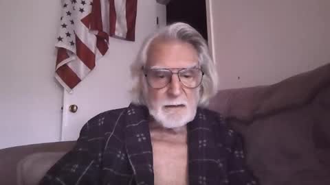 Snapshot of alphauniform chatting on May 6, 2026, 2:44 pm AlphaUniform online show from May 6, 2026, 2:44 pm