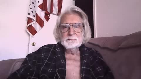Snapshot of alphauniform chatting on May 12, 2026, 2:36 pm AlphaUniform online show from May 12, 2026, 2:36 pm