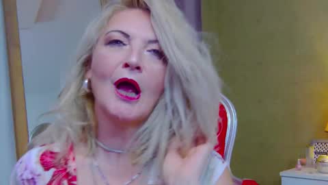 Alura Jenson online show from September 12, 2025, 5:35 pm