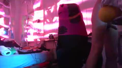 Snapshot of alwaysniceguy2 chatting on December 16, 2025, 5:01 am HoneyMelonGuy online show from December 16, 2025, 5:01 am