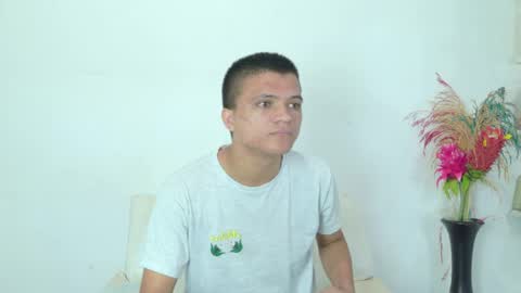 aly_n_sebas online show from April 24, 2026, 2:36 am