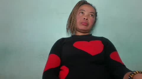 Snapshot of alypierette chatting on July 4, 2026, 7:25 am alypierette online show from July 4, 2026, 7:25 am