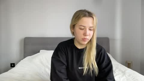 Snapshot of alyrasun chatting on May 15, 2026, 7:04 am Al online show from May 15, 2026, 7:04 am