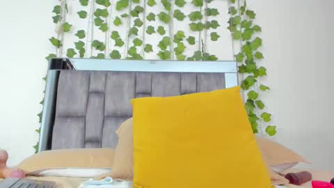 alyssia online show from October 11, 2025, 3:54 pm