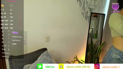 Snapshot of alyssia_wolds_1 chatting on October 10, 2025, 11:09 am alyssia wolds online show from October 10, 2025, 11:09 am